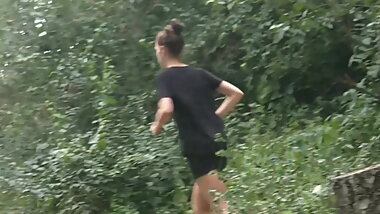 Junges Girl beim Jogging in Park