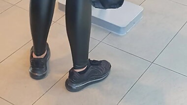 sexy teen w tight leather leggings !!!