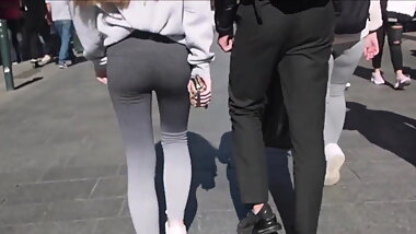 Teen Pull Up Her Sweater to show her sexy Ass ! PAWG