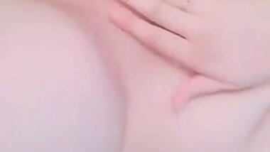 Moroccan beautiful girl solo and fingaring and cum