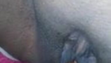 School Teen girl pussy fingering..