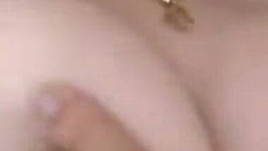 Persian girl masturbation