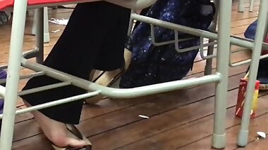 NA shoeplay in class (yes, IТm back)
