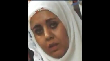 Syrian girl masturbating to her boyfriend