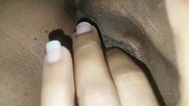 chica latina masturbandose