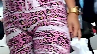 Loirinha gostosinha close capuzinho Nice blonde in leggings