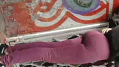 Una pequena flaquita de culo asombroso.