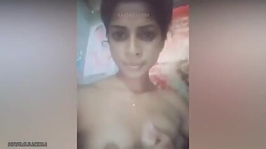 Sri lankan girl nude exposing and pussy fingering