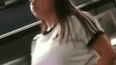 Junges Asia Girl mit grossen Titten