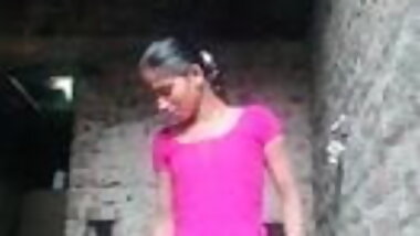 Slim Desi married wife showin boobs and pussy