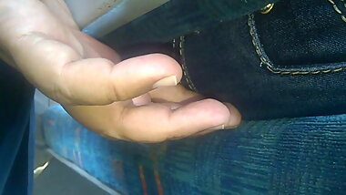 METIENDO DEDOS CULOTE CASADA BUS 1