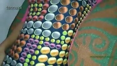 Wo(girlfriend) chillati rahi mai chodta raha