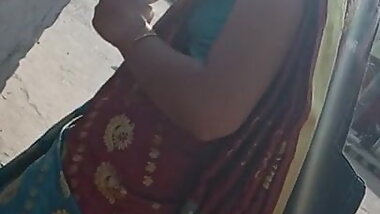 Tamil sexy girl showing her side boobs and navel in saree