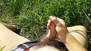 ѕодрочил на природе огромный член