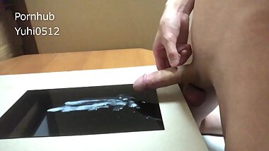 A young Japanese who ejaculates a lot while imagining a vaginal cum shot.