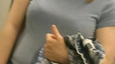 Junges Girl mit dicken Titten