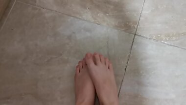 Beatiful white feet 19 latina girl