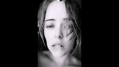 Hello, my moonpie! I'm Mila!