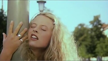 Orgasmus auf dem Fahrradsattel - Diana A. (Szene Madchen, Madchen!)