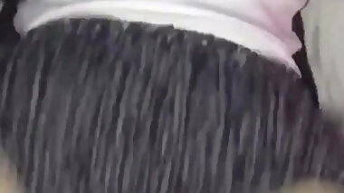 Novinha gostosa de 18 anos rebolando