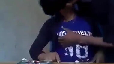 Girlfriend Blowjob in classroom