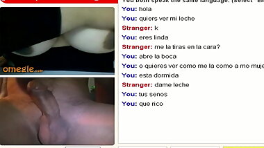 me muestra las tetas en la cam y pide leche