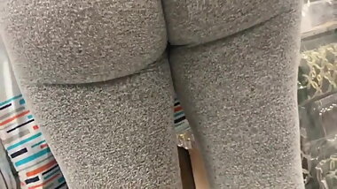 Jiggle Ass in grey Spandex