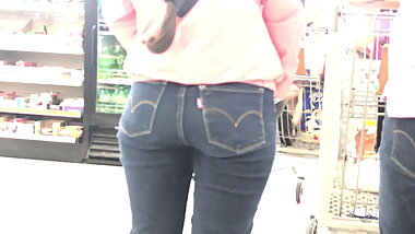 tight chica in levi jeans candid ass