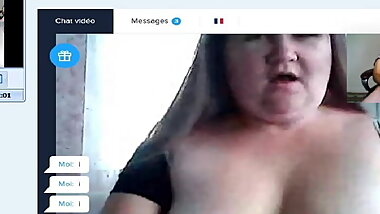 Jeune salope russe titille sesseins