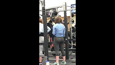 Candid sexy teens perfect booty in tight spandex at the gym