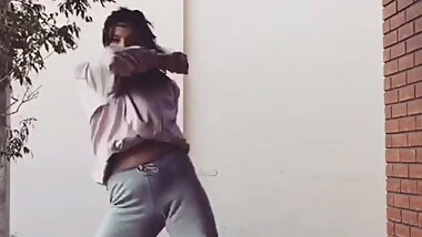 Pendeja Pelotuda Argentina Bailando Horrible - Comenta